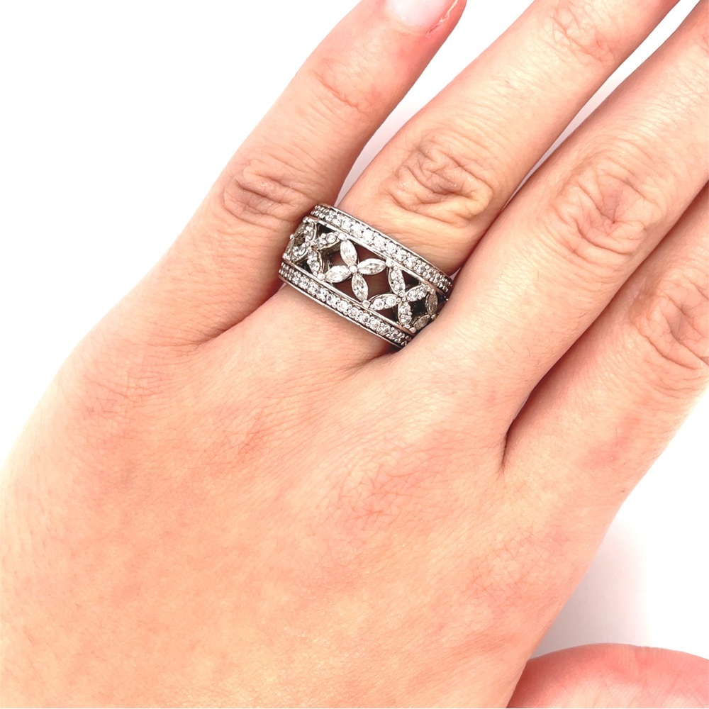 Beautiful Sterling Silver and CZ ring